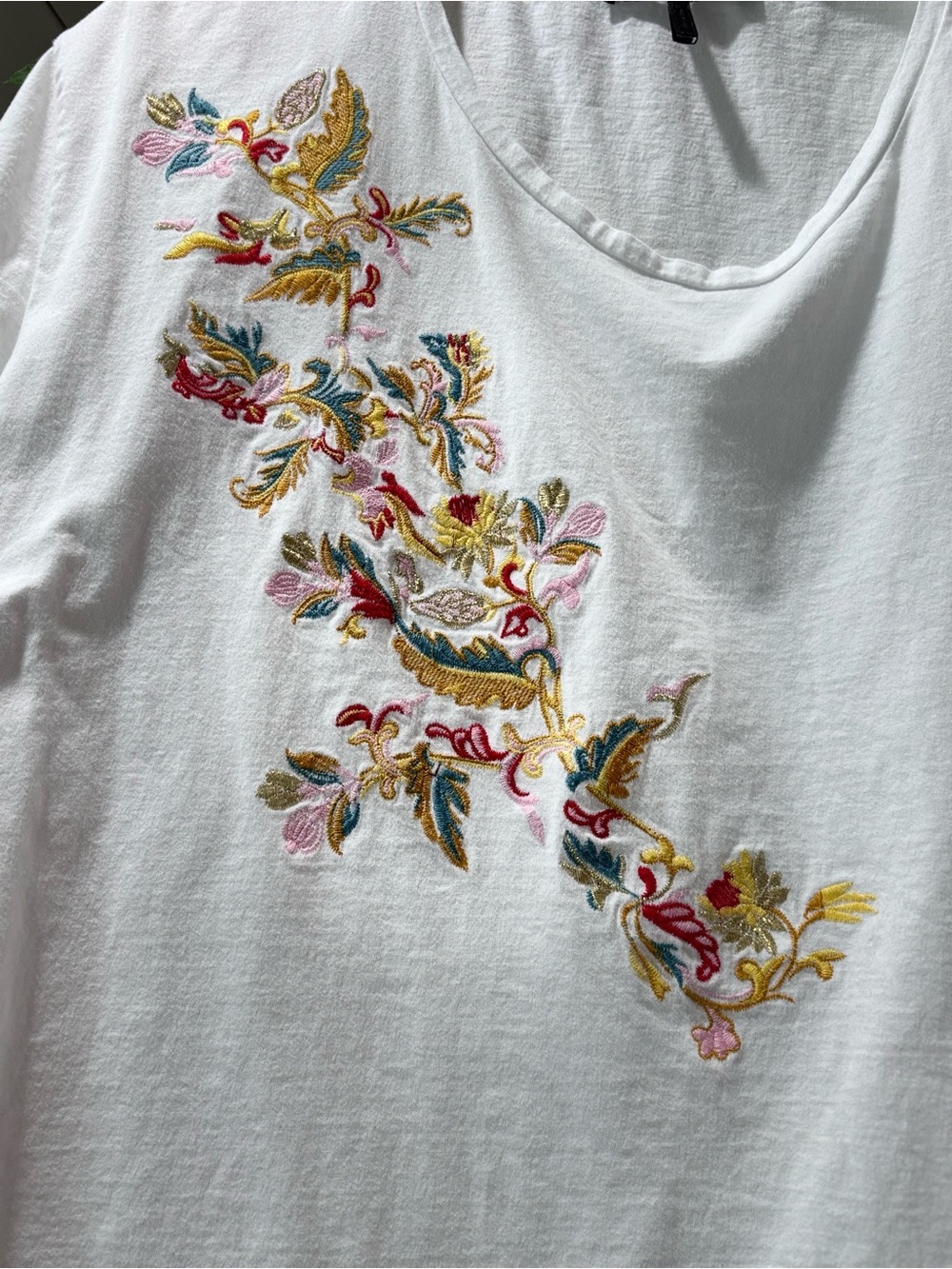 Elliott & Vine short-sleeve tee with colorful floral embroidery 1X - Picture 2 of 6